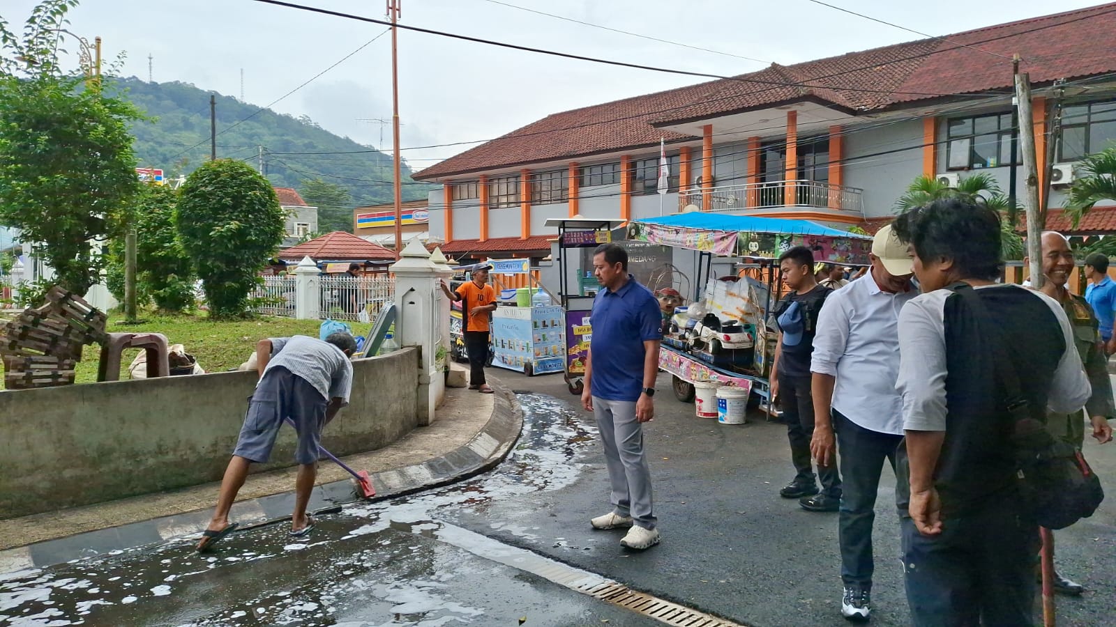 Jelang Ramadhan, Personil Gabungan Gelar Aksi Bersih-Bersih Fasilitas Publik 